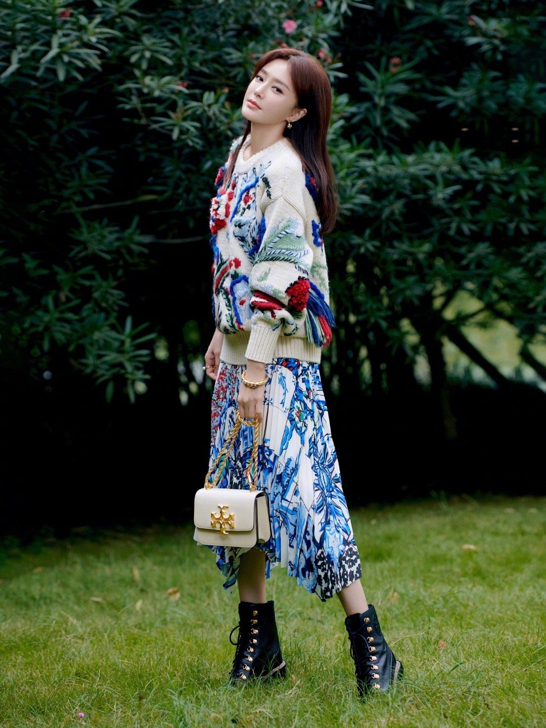 今冬最全毛衣穿搭攻略请收好,这个冬天条纹毛衣如何穿才不显胖