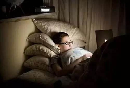 夏天脸上出油怎么清洁,夏天脸上出油严重怎么改善