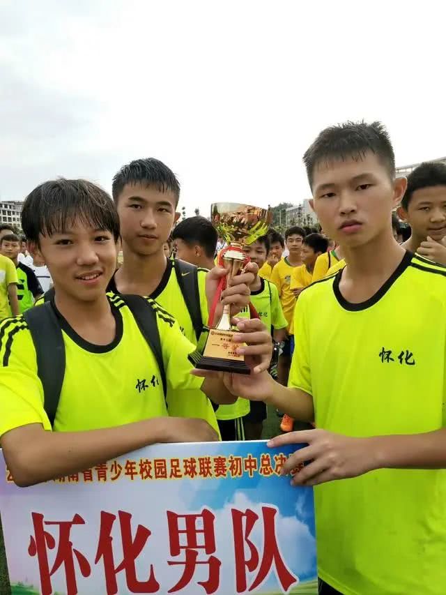 做校园足球的“中场组织者”体育老师陈新