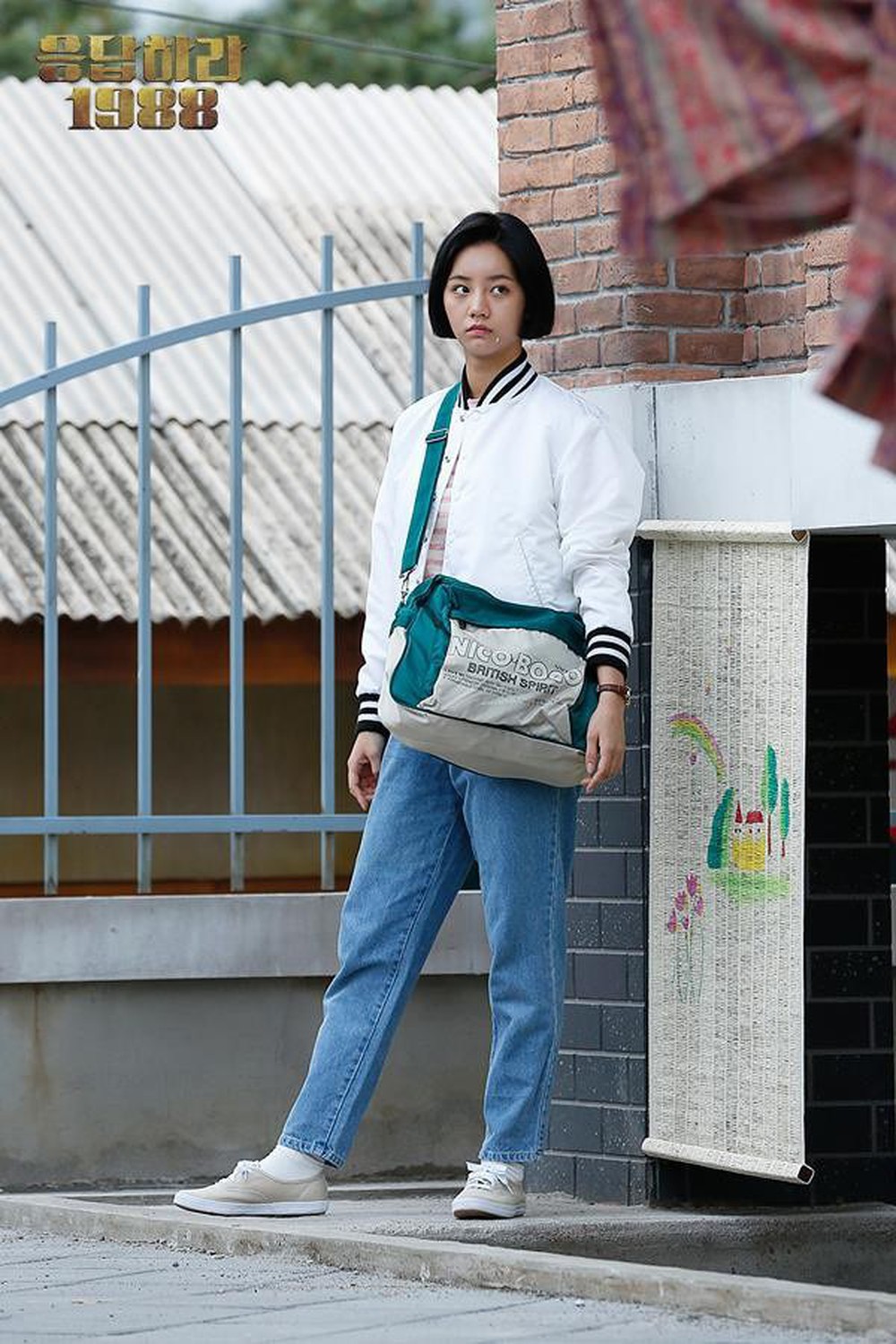 请回答1988德善所穿什么颜色毛衣,请回答1988德善所穿什么毛衣