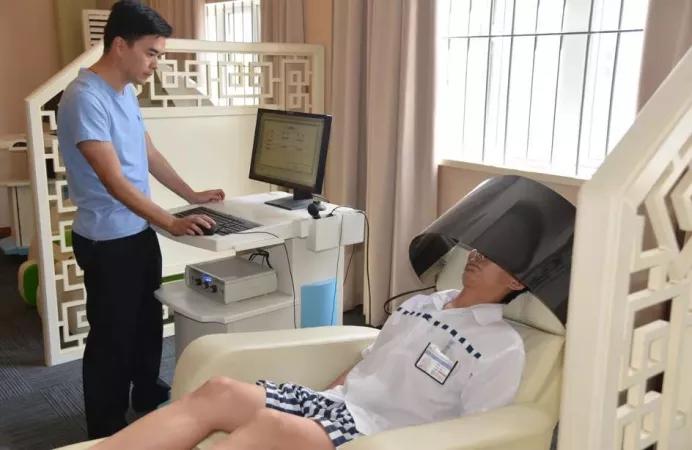 出狱前，他主动要求监狱对他严管……