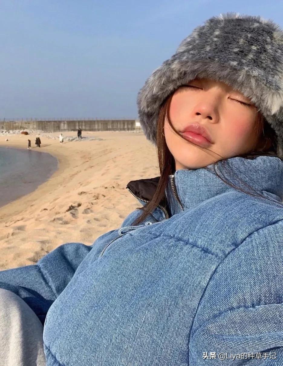 满大街都是骆驼羽绒服,满大街都在穿皮草外套长靴真洋气