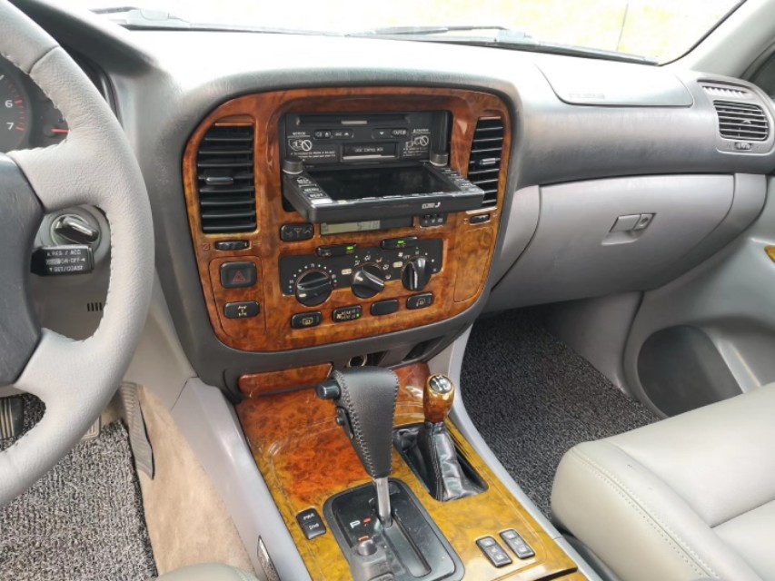 曾经50万的陆巡,曾经的经典越野车