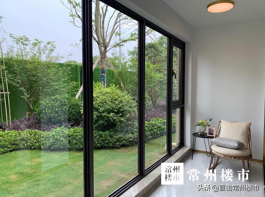 售楼处开盘千人排队,开盘人多冲进售楼部的视频