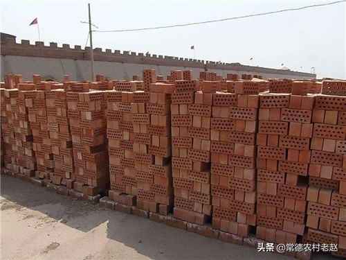 建房空心砖好还是实心砖好,空心砖盖房的优缺点