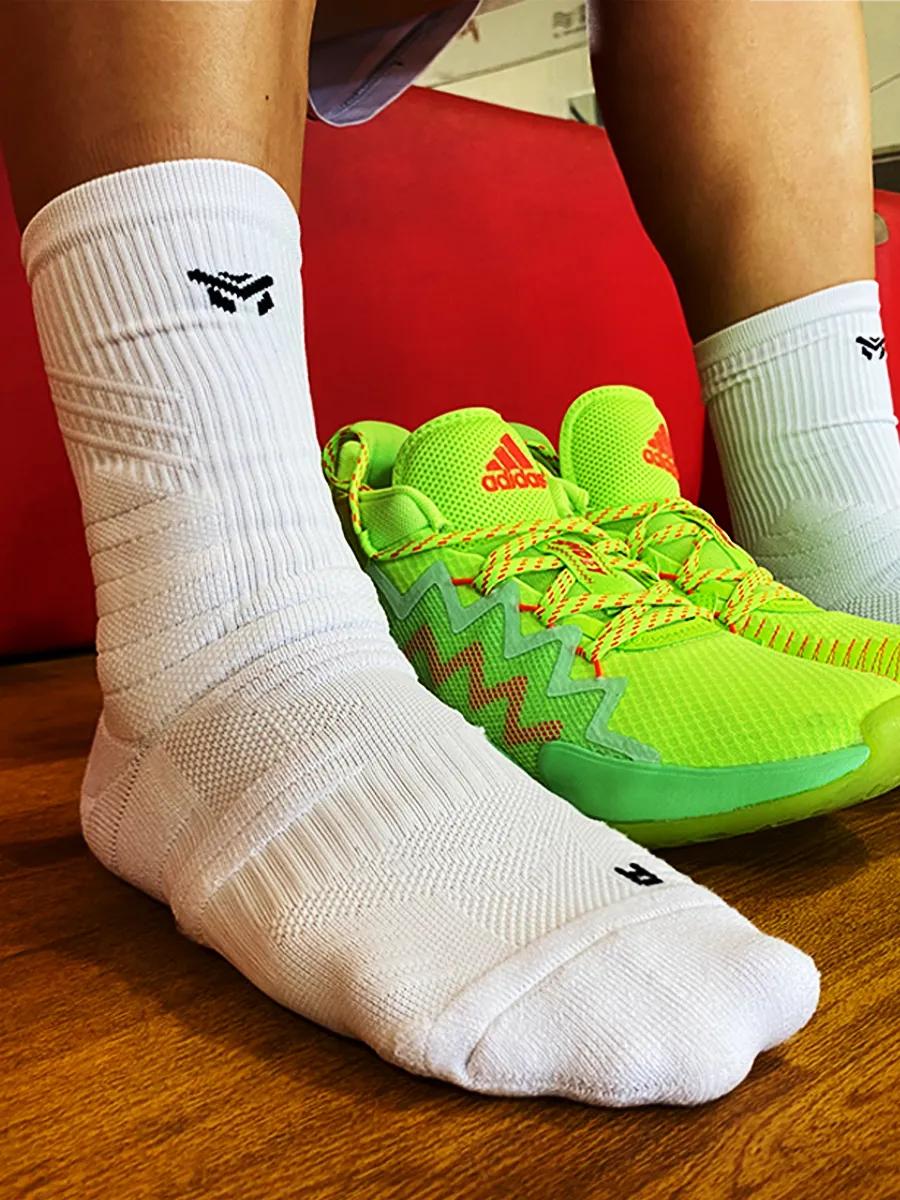 篮球袜怎么选才是正确的,篮球袜怎么选合适大小的袜子