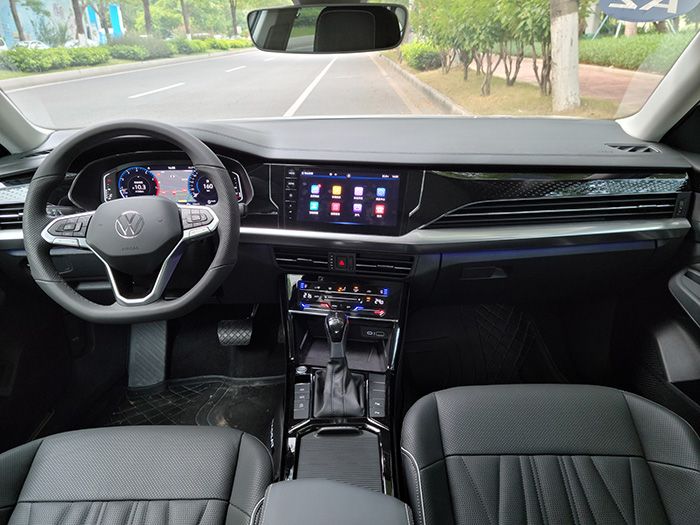 试驾新款*萨特帕**，转型年轻化不仅仅是颜值，操控也变了？