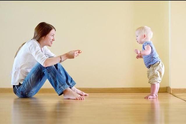 宝宝七八个月站太早容易得o型腿,7个月宝宝要走路咋办