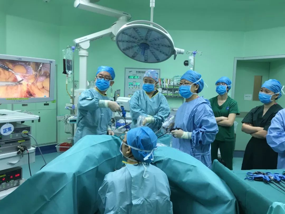 崴脚后意外发现肿瘤，肿瘤门诊故事多，听医生说句心里话