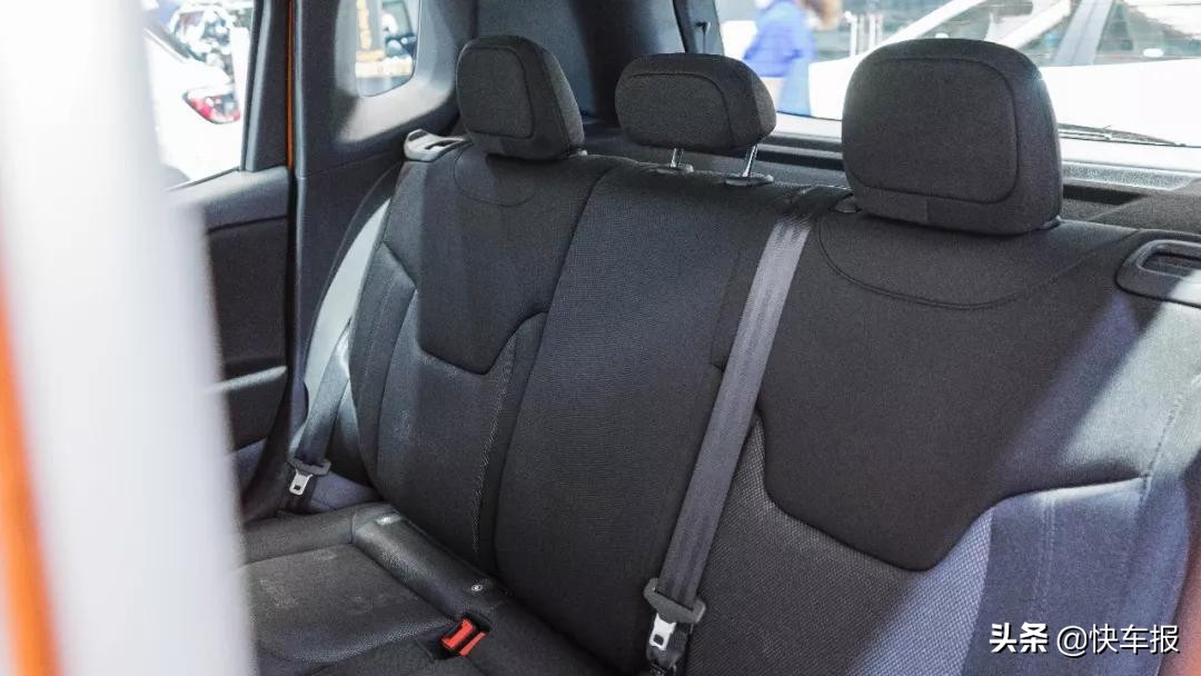 jeep自由侠野性十足,jeep自由侠是一款小尺寸的suv