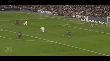 足球精灵罗纳尔迪尼奥巅峰时刻,足球巨星罗纳尔迪尼奥的高光时刻