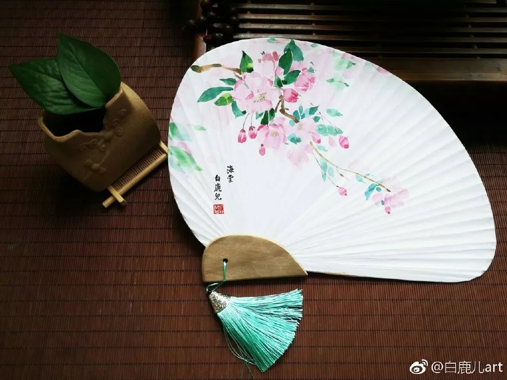 玉手青丝美女图片,一袭白衣清冷出尘的古风美人