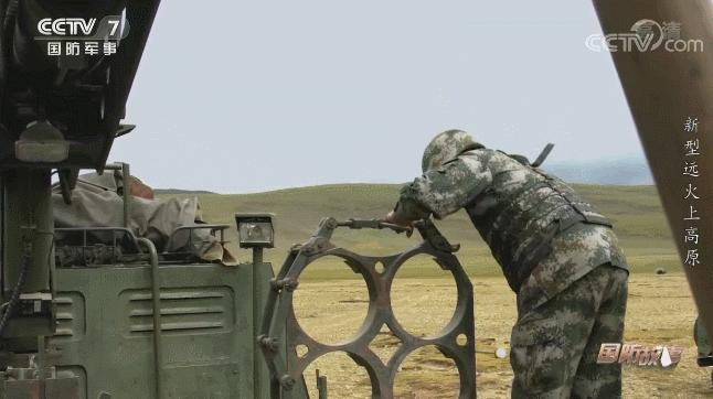 解放军57毫米高射炮实弹射击,解放军100公里越野纪录