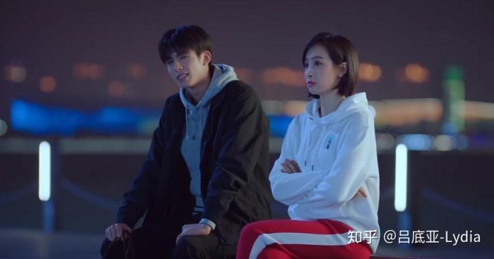 开春怎么挑卫衣?跟着陈韵如、蔡敏敏、尹世莉学起来