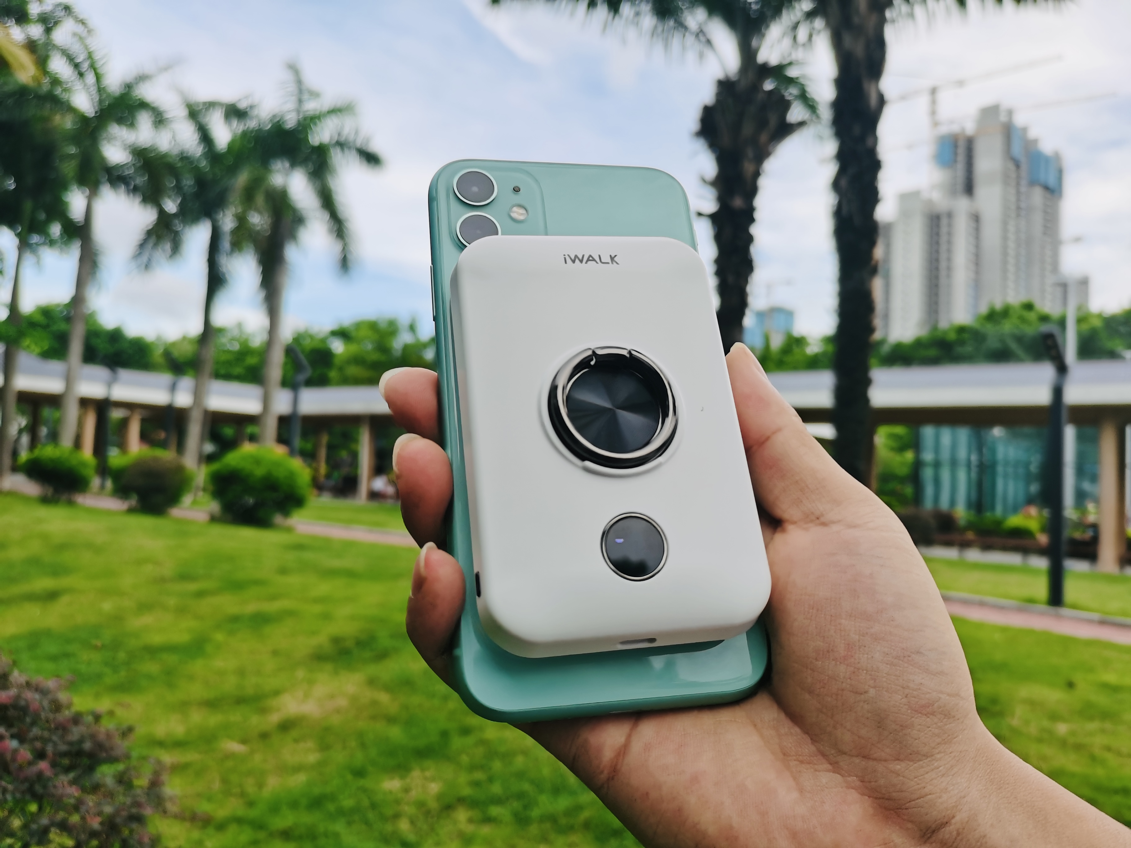 iwalk磁吸无线充电宝充多少电,iwalk无线充电宝吸盘式测评