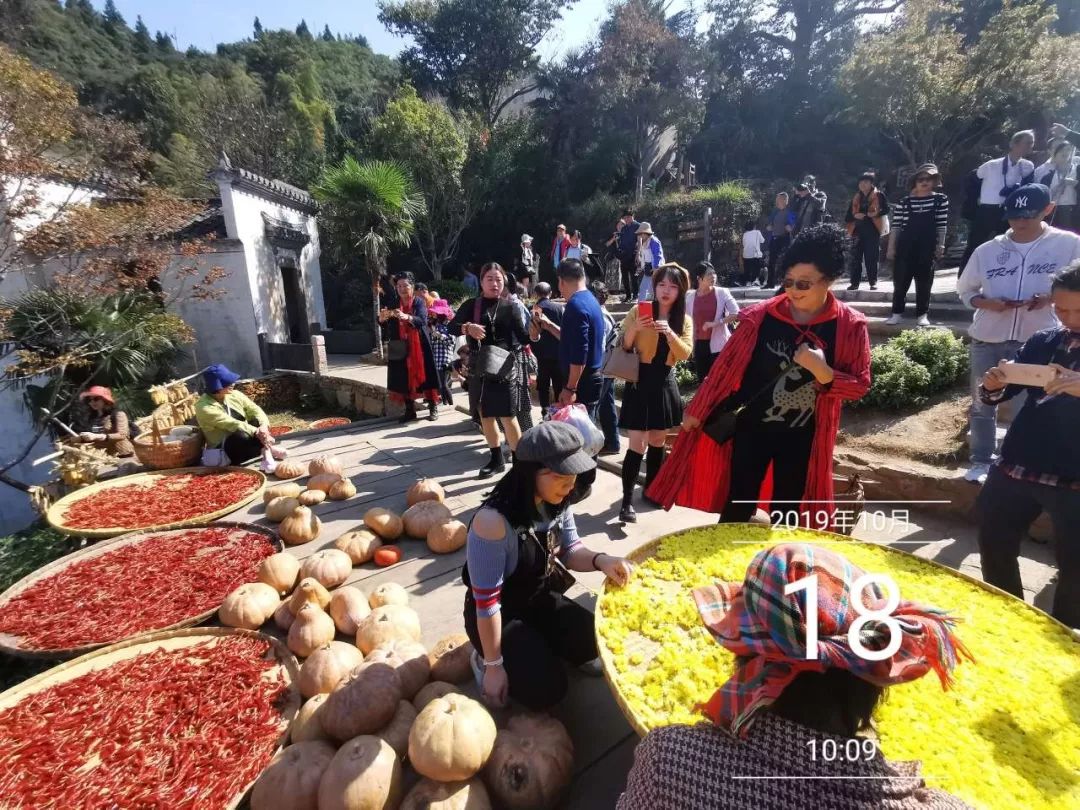 中国最美秋色篁岭晒秋,篁岭体验闻名遐迩的晒秋