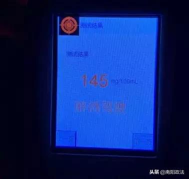 深夜街边男子一声大吼,深夜在大街上吼叫