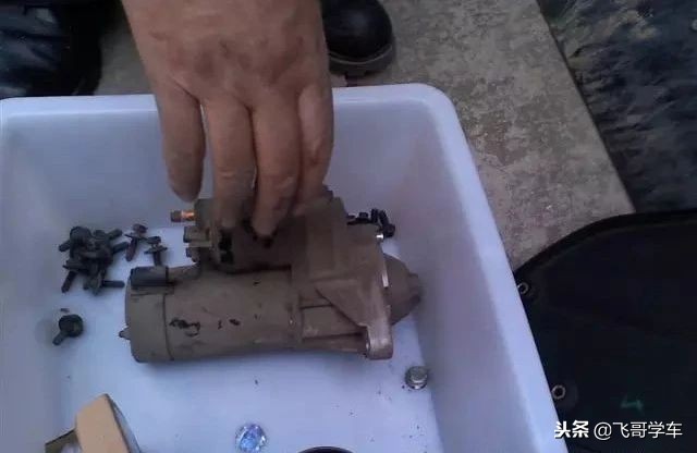 发动机更换正时皮带操作方法,东风标致4081.2t更换正时皮带视频