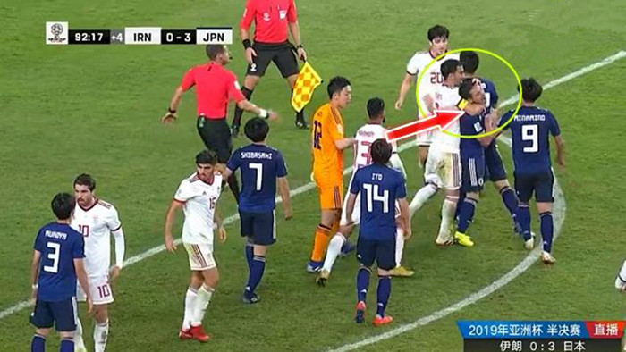 输球又输人!伊朗不但扇对手耳光,还勒对手脖子,或被亚足联重罚