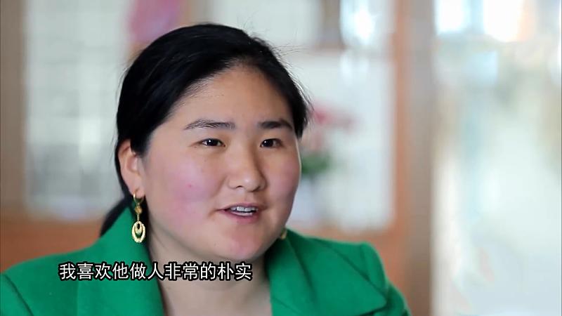 高165漂亮妻子嫁大10岁60厘米老公，被骂图钱，她：不在乎