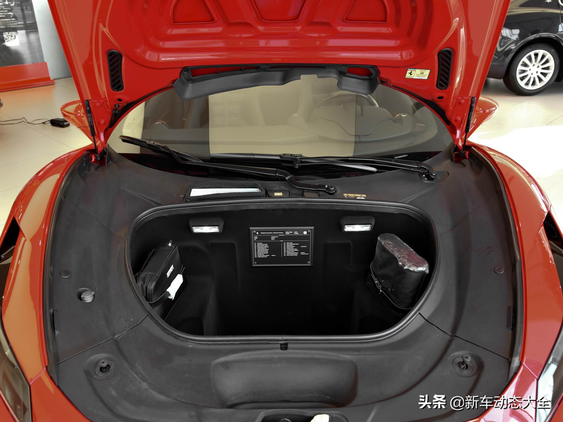 法拉利最帅车型f8硬顶敞篷,法拉利f8spidertailormade落地价