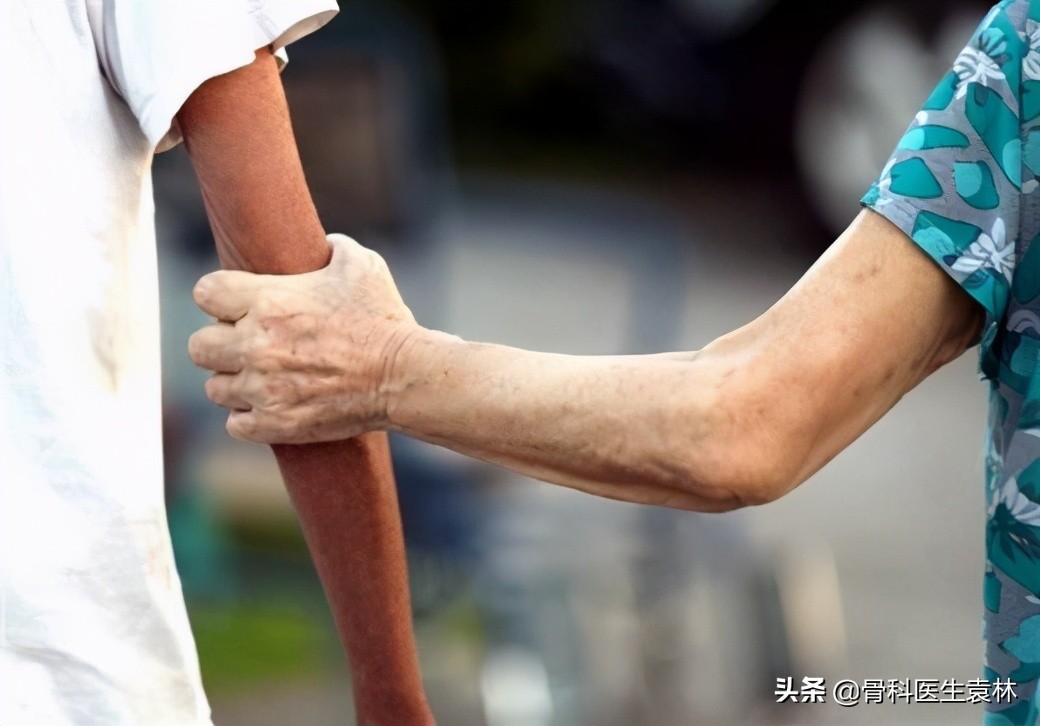 为何会长骨刺的原因有哪些,骨刺是怎么形成的症状有哪些