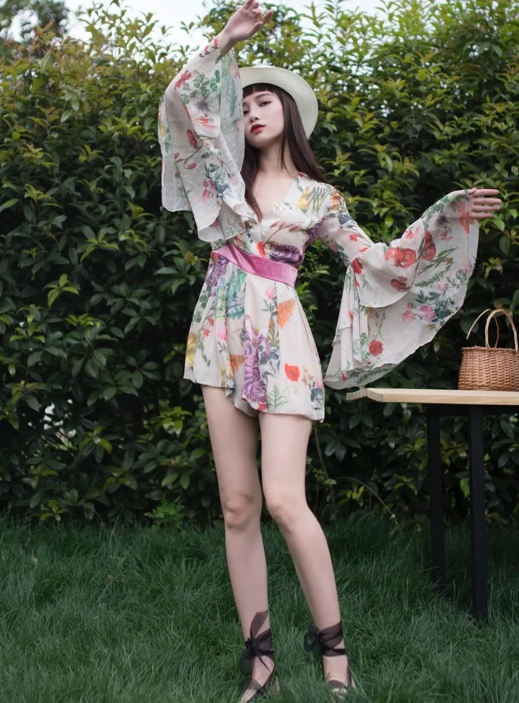 满大街都是浓浓的过节气息,满大街都是国风的衣服