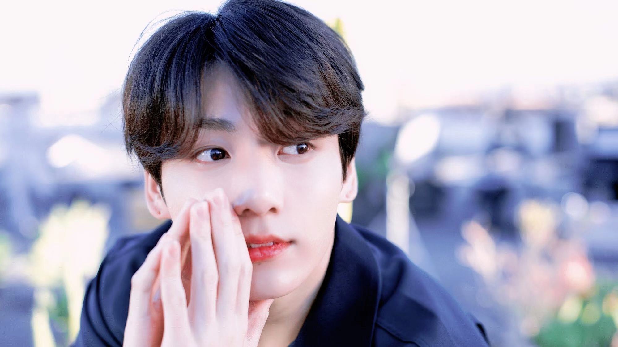 伯贤表演时防弹少年团台下反应,防弹少年团成员对金硕珍评价