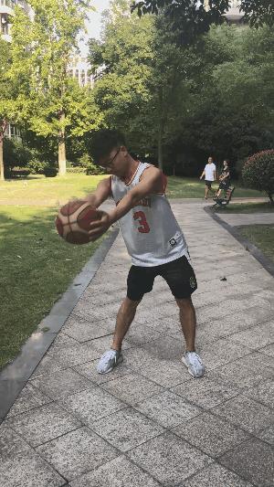 篮球球性球感教案,3-4岁篮球球性球感练习