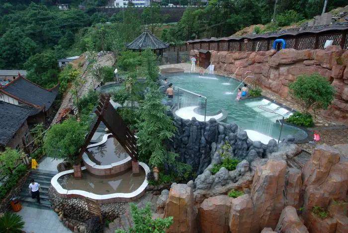 中国最美的十大温泉旅游胜地,一日游十大最美丽温泉