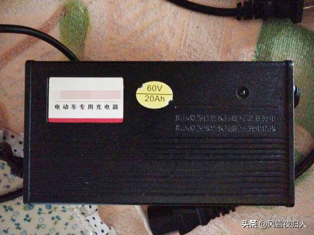 电动车充电器不变绿灯什么原因,电动车充满电不变绿灯怎么回事