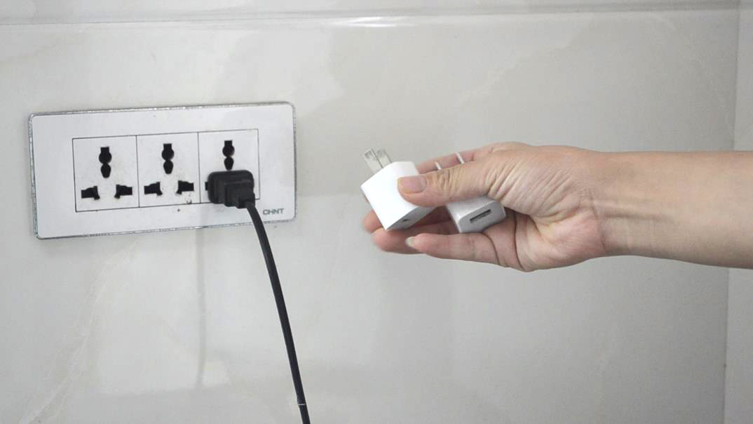 厨房里放2个手机充电头，作用太棒了，一年能省下不少钱，学学吧