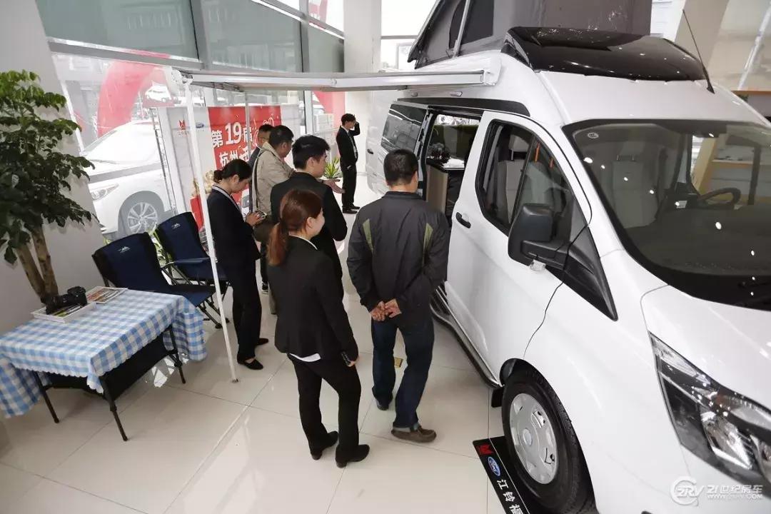 36.98万的轻卡房车,最新款2.5米湖光自动挡房车