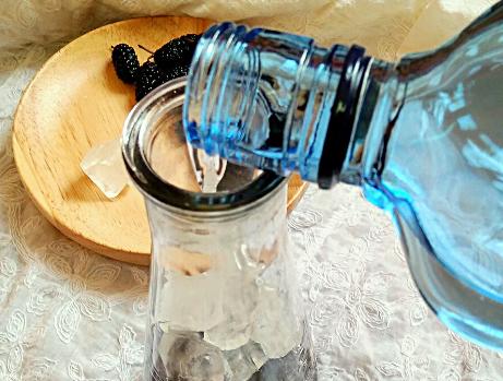 新鲜桑葚泡酒的正确方法视频,新鲜桑葚泡酒的制作方法是