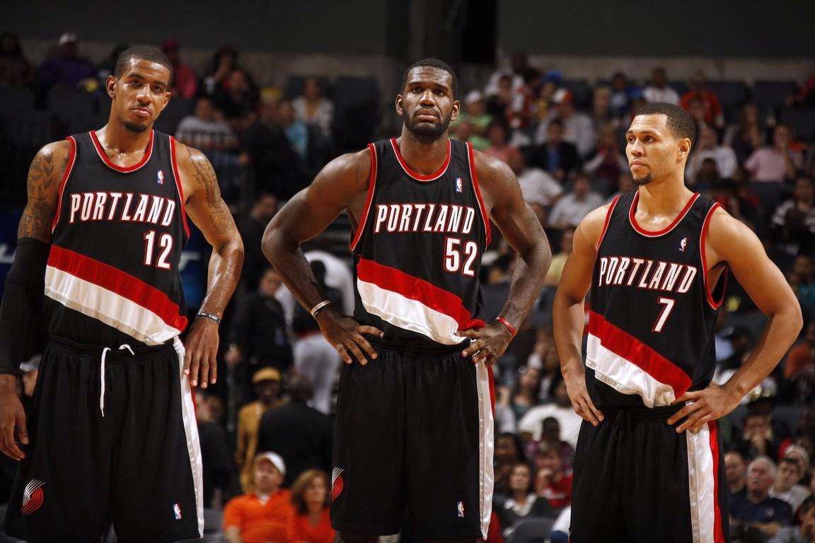 说50岁我也信！他身兼多职最近被退役球衣，可惜只在NBA打105场