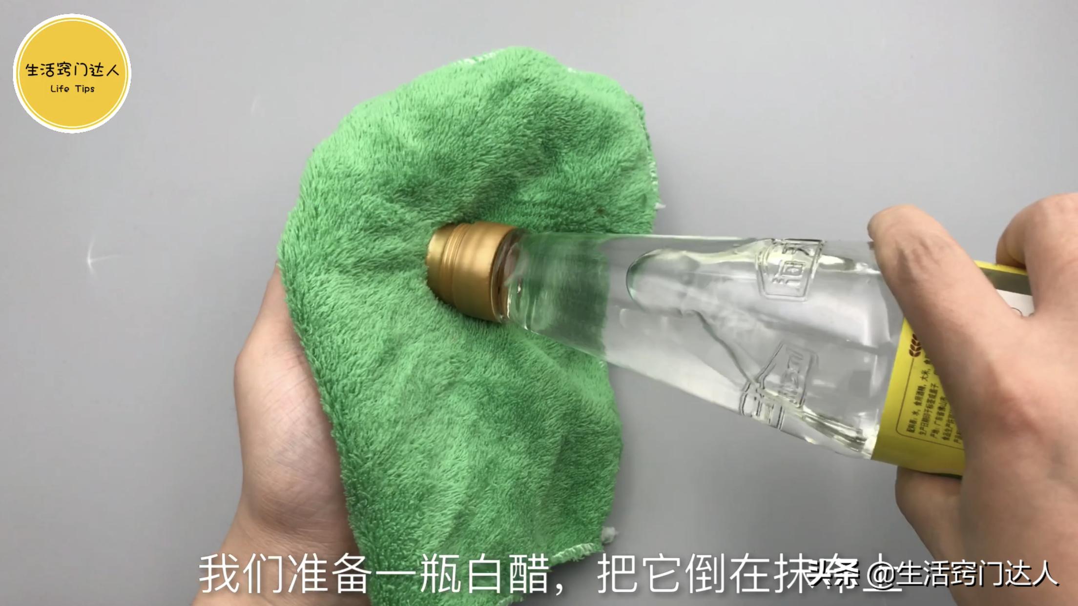 电视很脏却擦不干净,液晶电视屏幕有水渍怎么处理