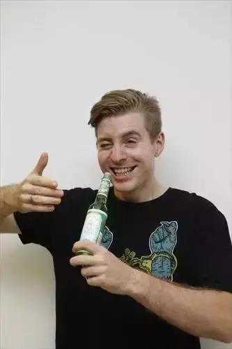 从新加坡回中国必带的零食有哪些,从新加坡买什么东西可以带回中国