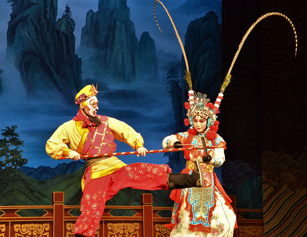 国粹戏腔震惊外国人,具有浓郁国潮风格的非遗跨界融合