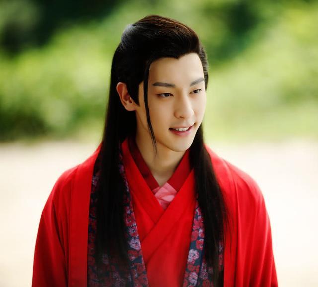 浼犺涓殑涔濆熬鐙愮殑鐪熷疄韬唤,瀹為檯涓婄殑涔濆熬鐙愬拰鐜板疄鐨勪節灏剧嫄