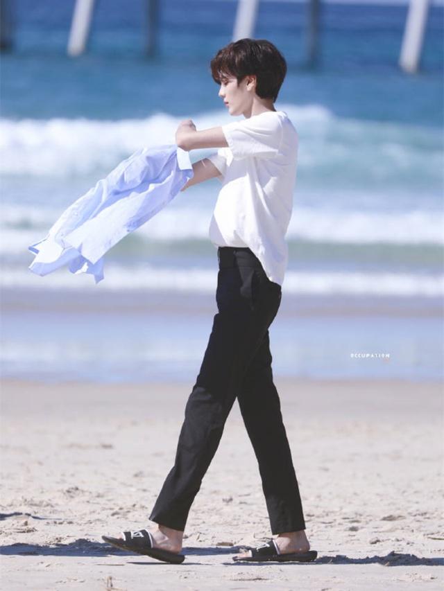 毕雯珺被朱正廷拉领带,朱正廷毕雯珺偶练总决赛拉领带