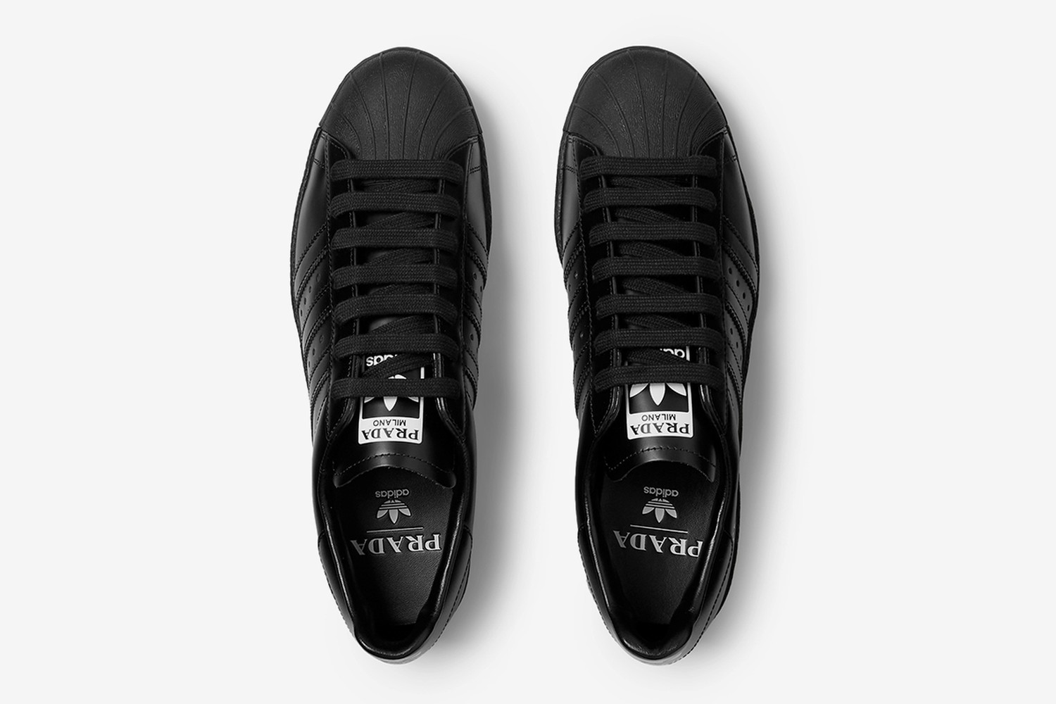 行走鞋柜男生运动鞋,满鞋柜的运动鞋