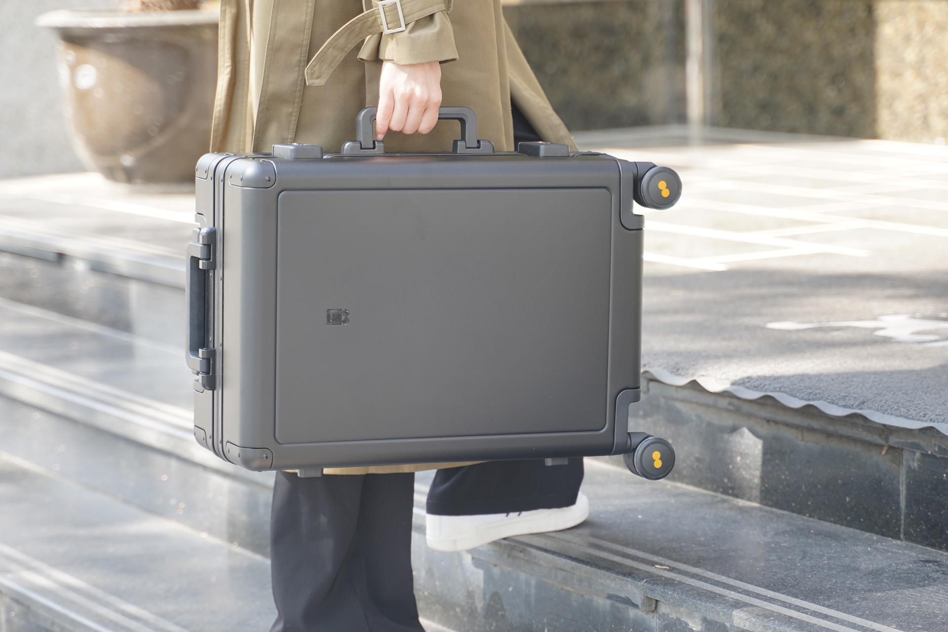 地平线8铝镁合金拉杆箱,地平线拉杆箱和elle拉杆箱哪个好