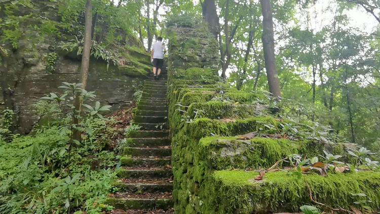 黔南第一山在什么地方,黔南第一山在哪里