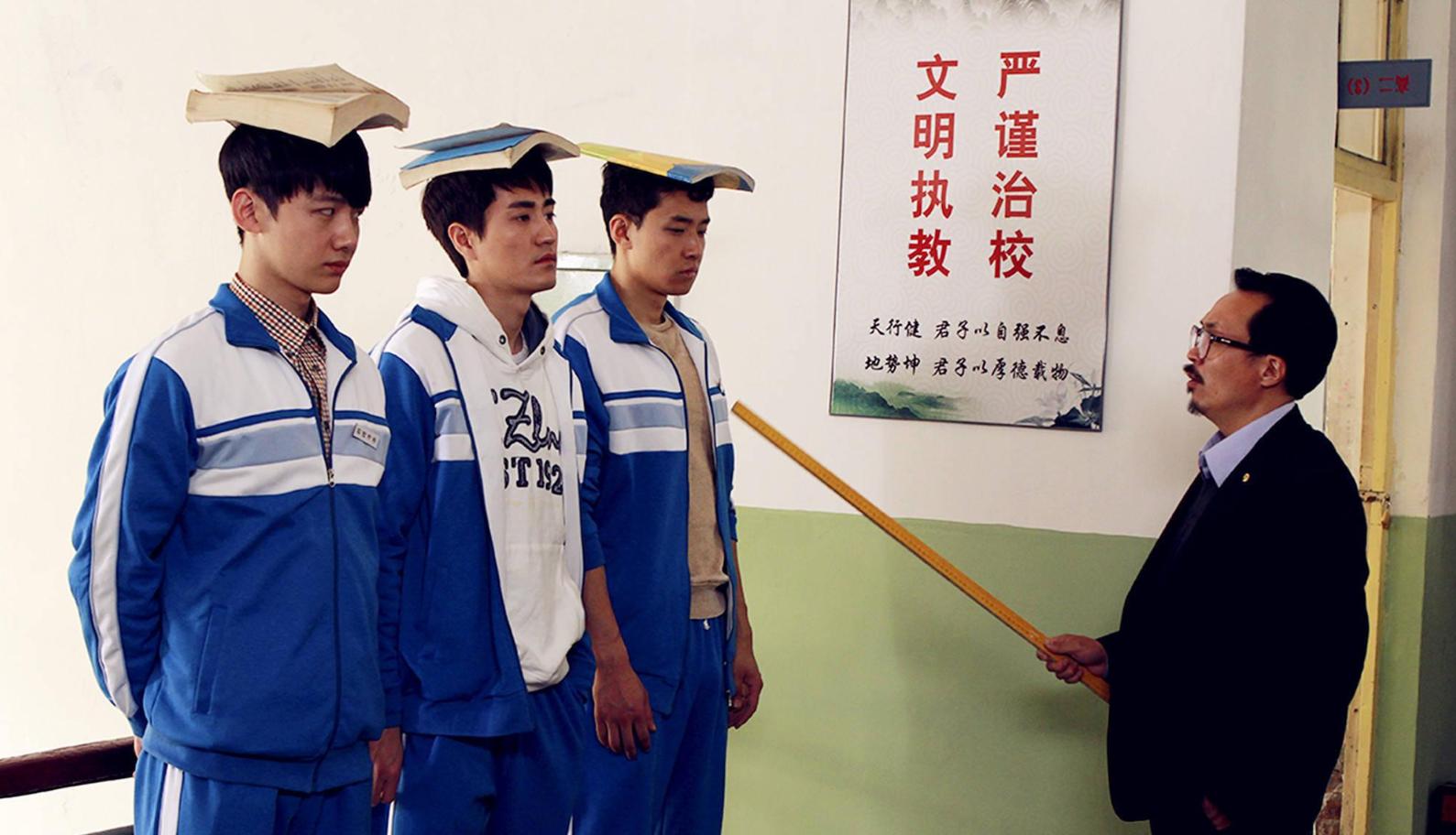 学生侮辱老师怎么办,学生侮辱教师应该怎么处理