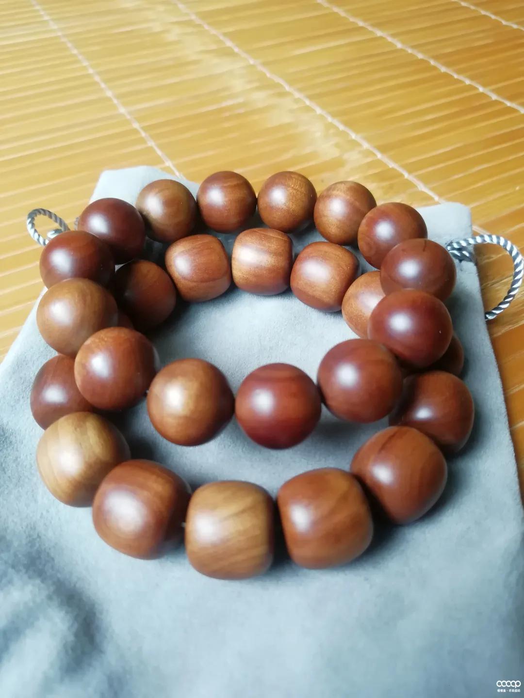 他试了一瓶“印度神油”，盘串6年，包浆妙啊