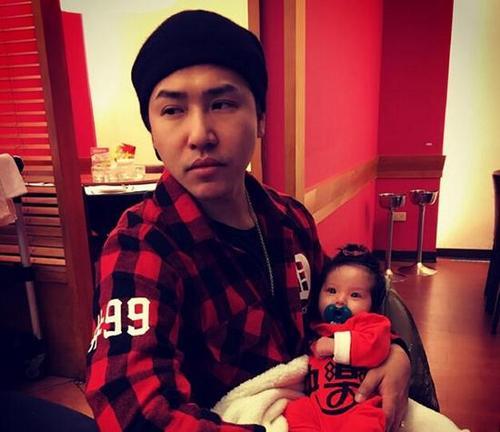 欧弟老婆代购惹争议,难道是事业不顺,退居幕后让老婆养家?