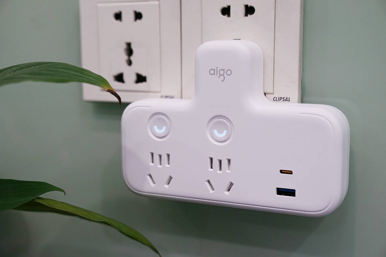 插座不够用再开多一个插座怎么装,插座不够用一个转换器就能搞定