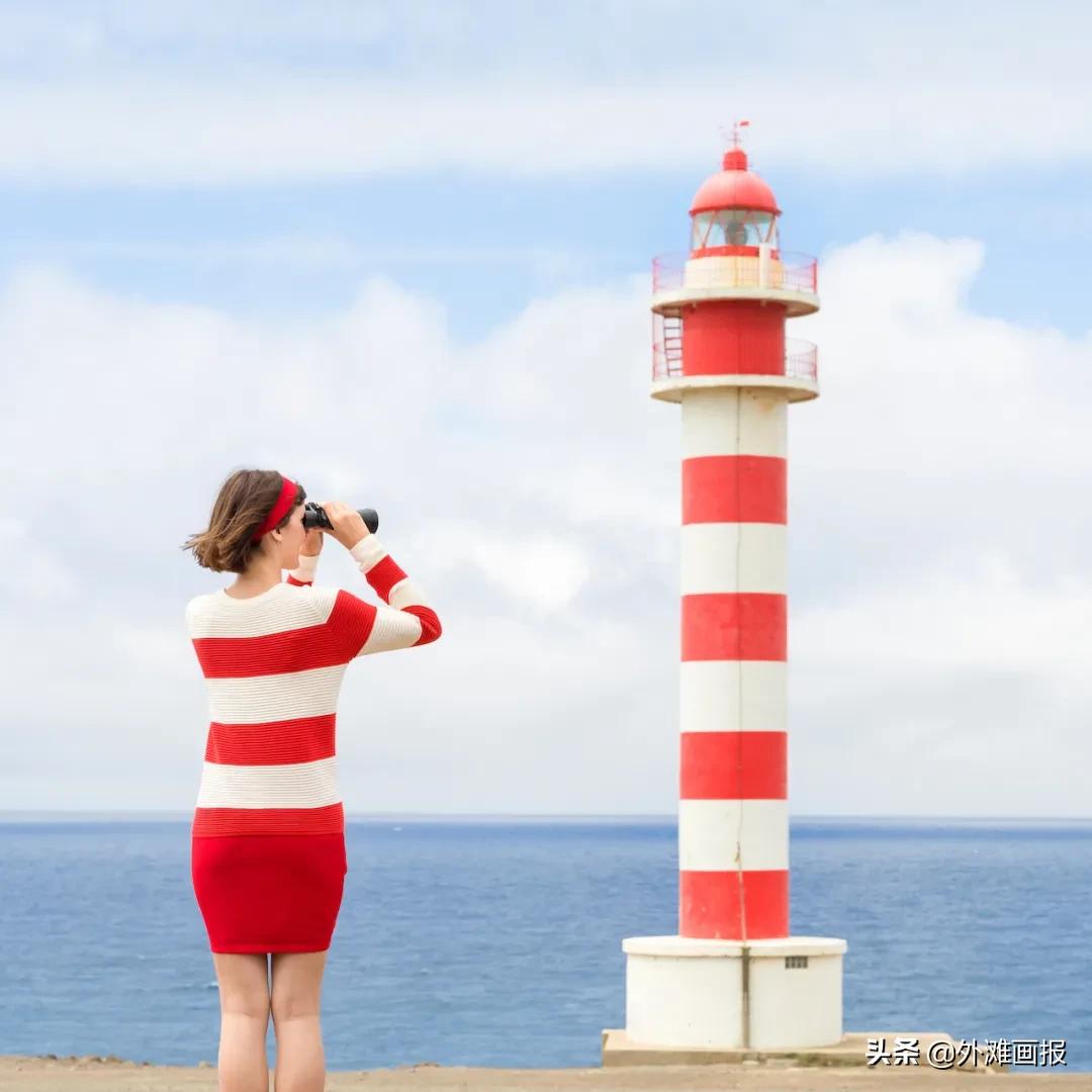 情侣旅行拍照片怎么拍出高级感,很火的一对情侣拍照很有技巧