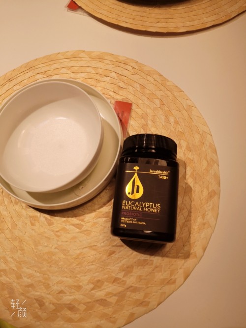 跟普通蜂蜜不一样的麦卢卡蜂蜜,液体黄金麦卢卡蜂蜜