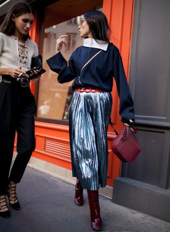 一条一年四季都能穿的万能百褶裙 (早春穿上这件百褶裙又仙又时髦)